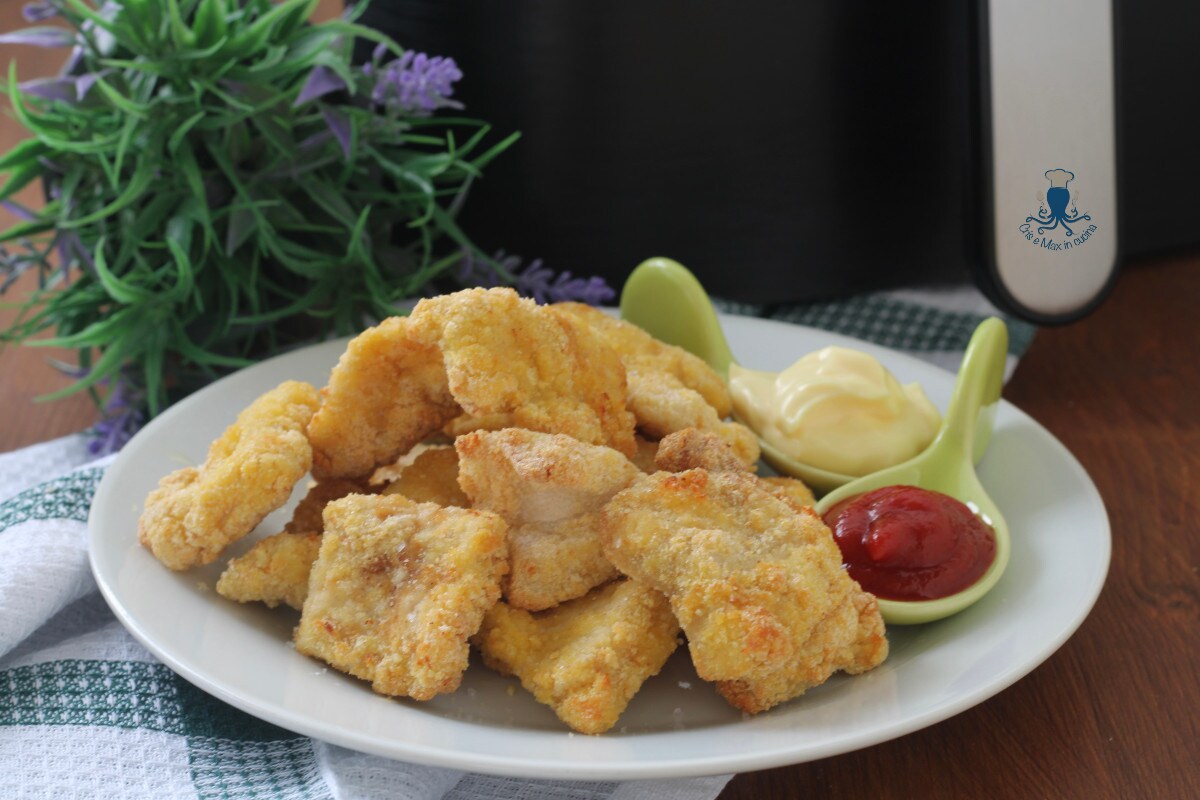 Nuggets de pollo empanados sin gluten en freidora de aire