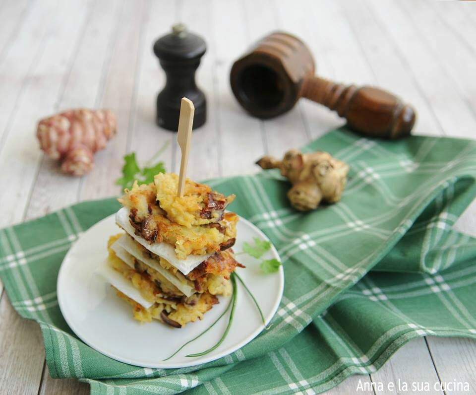 Tortitas de tupinambo con aceitunas y tomates secos