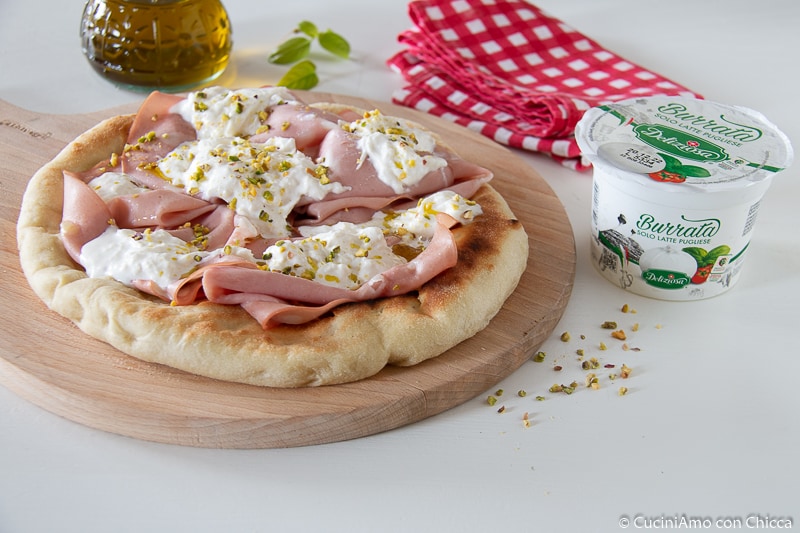 PIZZA BOLOGNA CON BURRATA