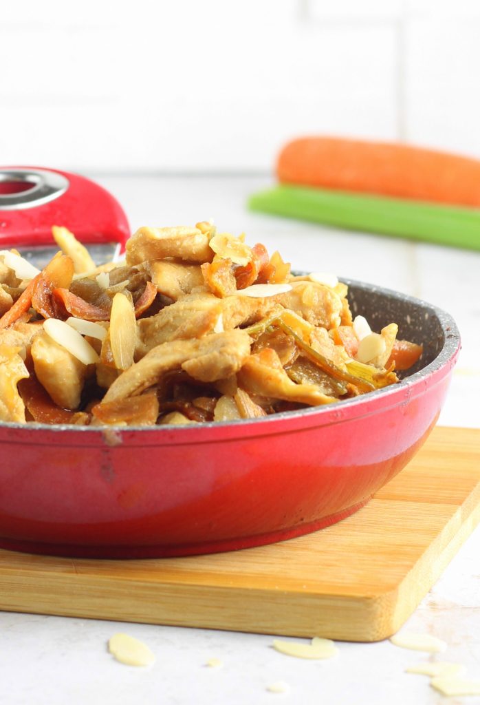 Tiritas de pollo con almendras y salsa de soja