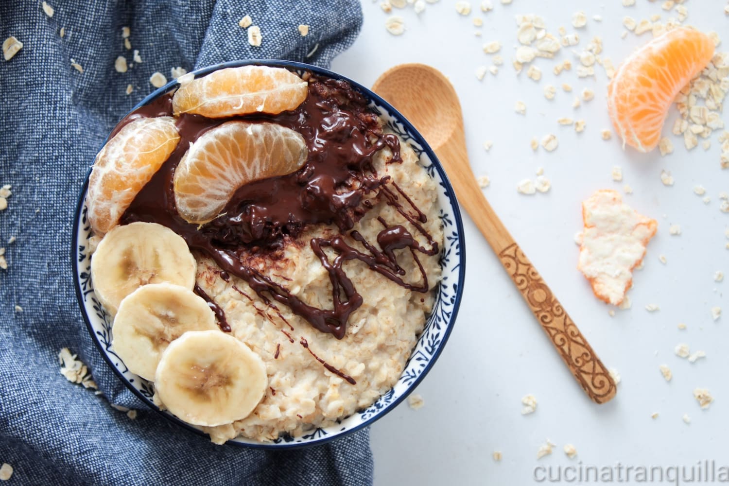 Porridge caliente de plátano y mandarina