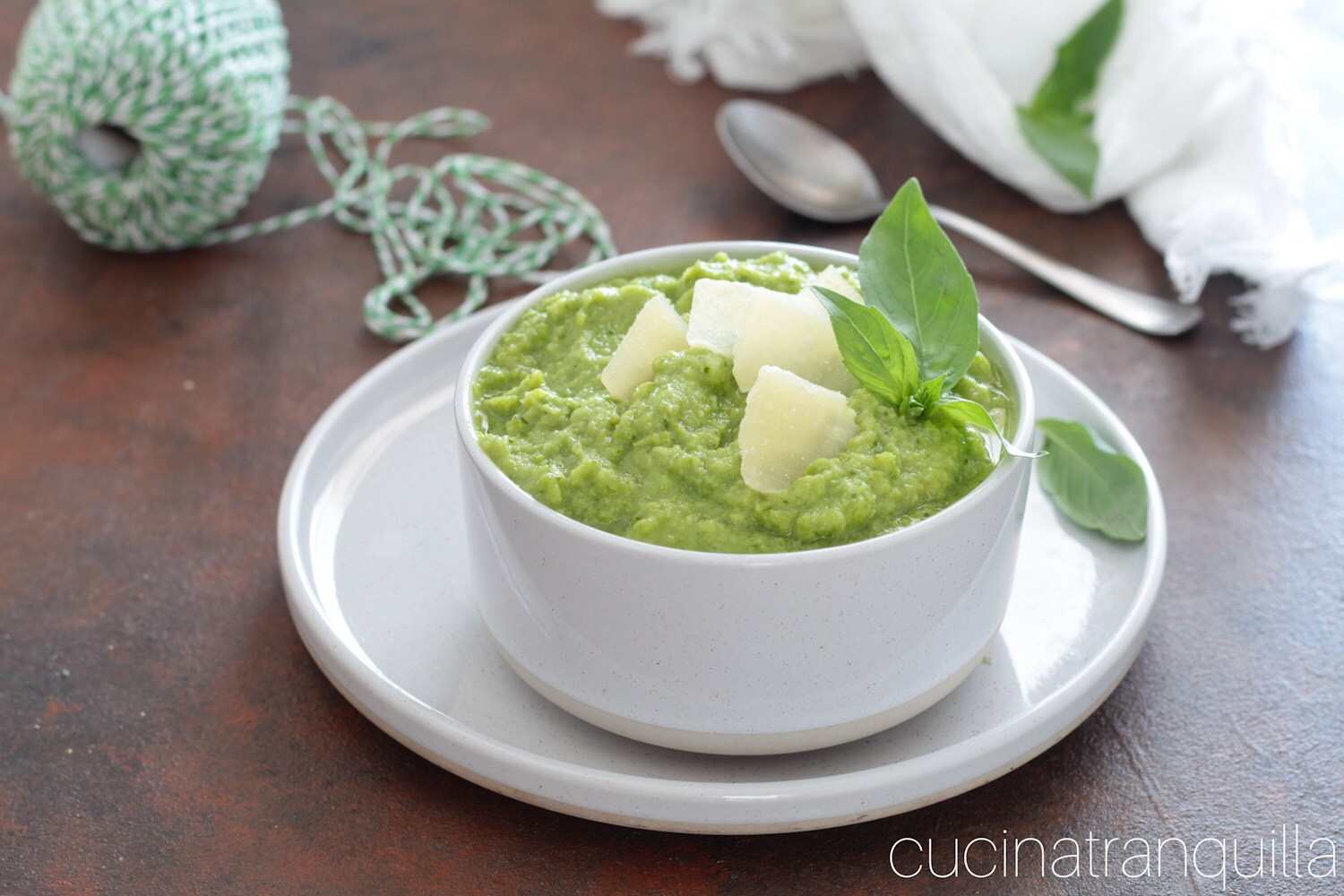 Crema de calabacines y guisantes