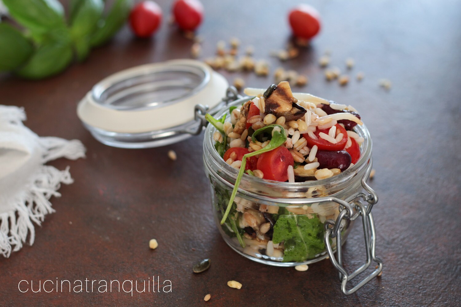 Ensalada de cereales con alubias rojas