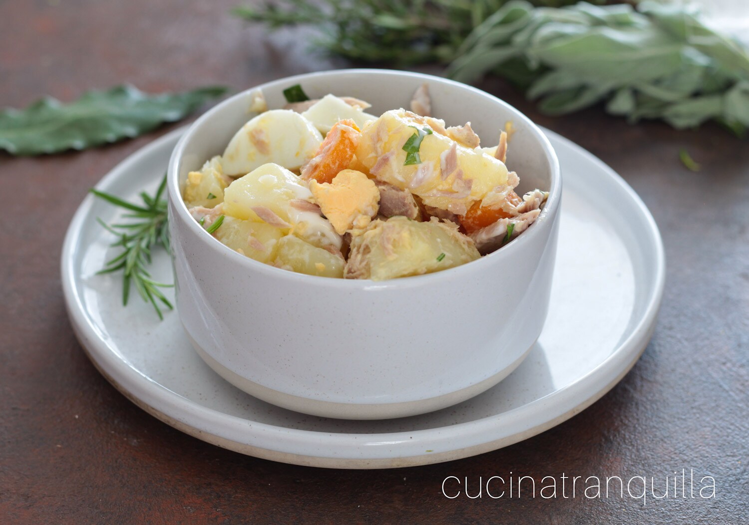 Ensalada de patatas y atún