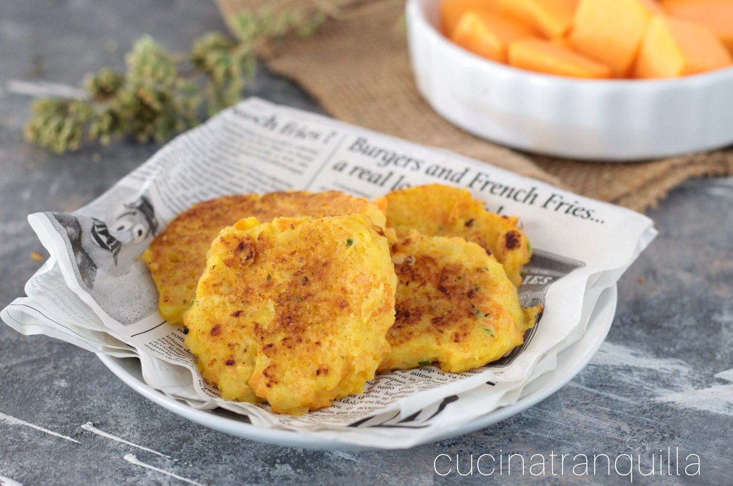 Buñuelos de calabaza y patatas en sartén