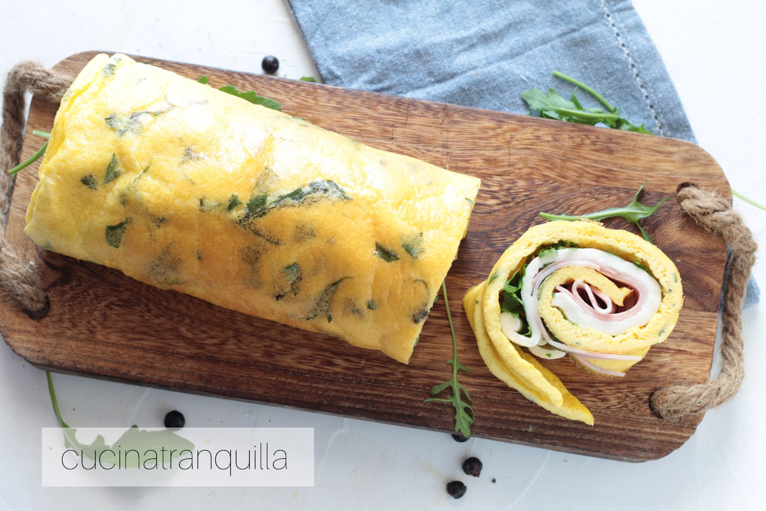 Rollo de tortilla con mortadela