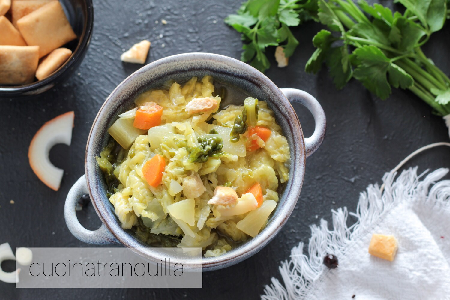 Sopa con col y patatas