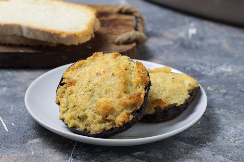 Champiñones portobello gratinados al horno