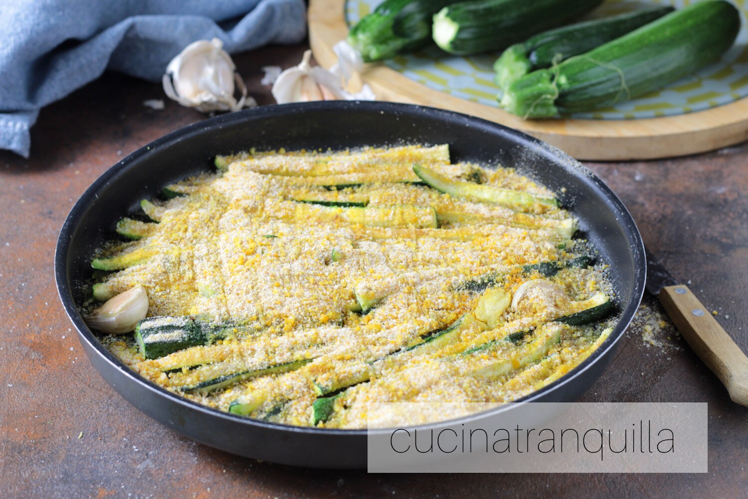 Calabacines gratinados al microondas con cúrcuma