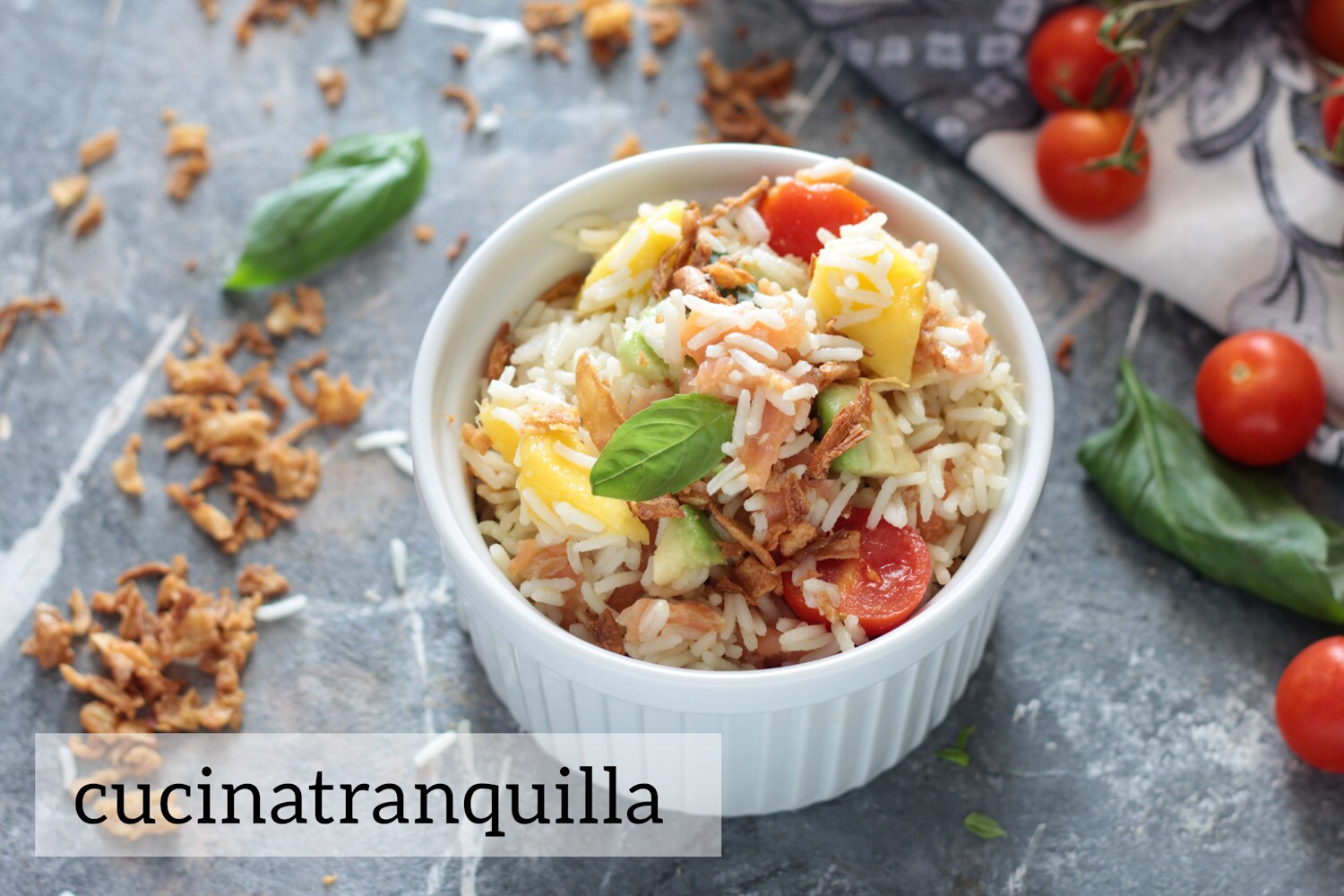 Ensalada de arroz basmati con mango y aguacate