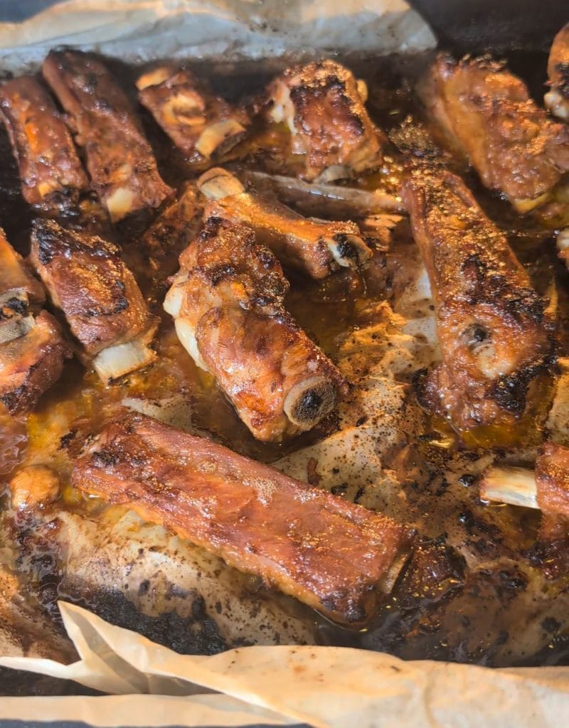 Costillas de Cerdo al Horno: Marinada Agridulce de Lima y Salsa de Soja