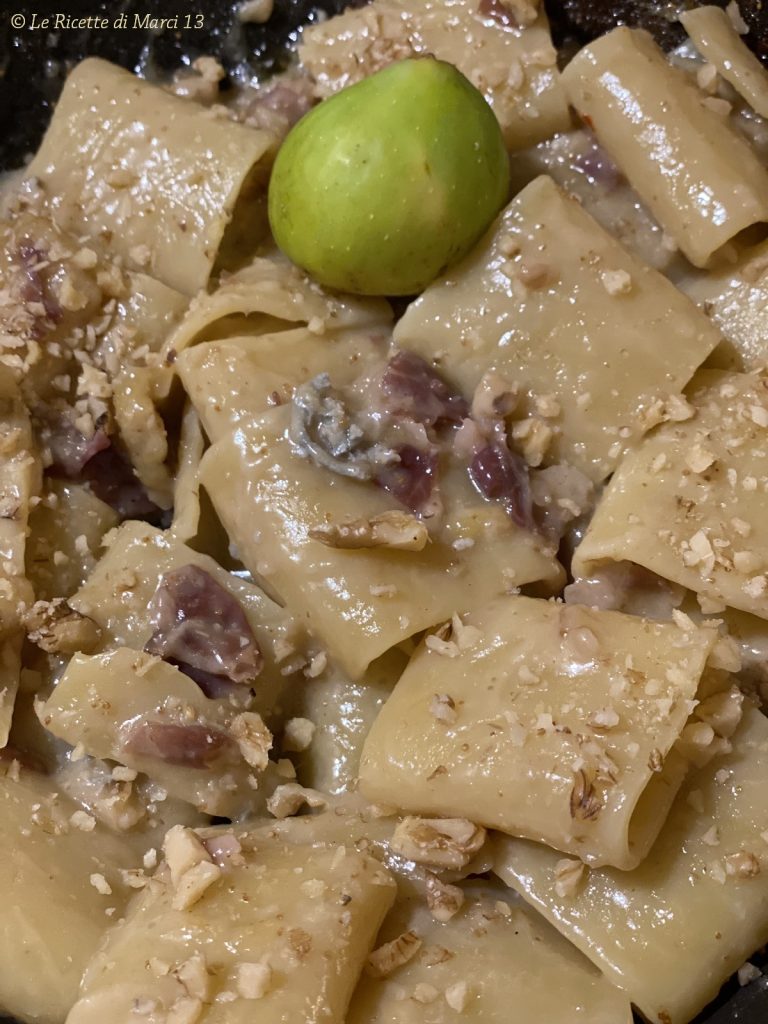 Paccheri con higos gorgonzola y nueces