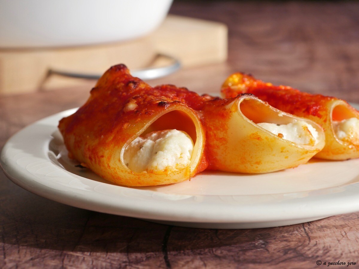 Paccheri rellenos de ricotta al horno o falsos canelones
