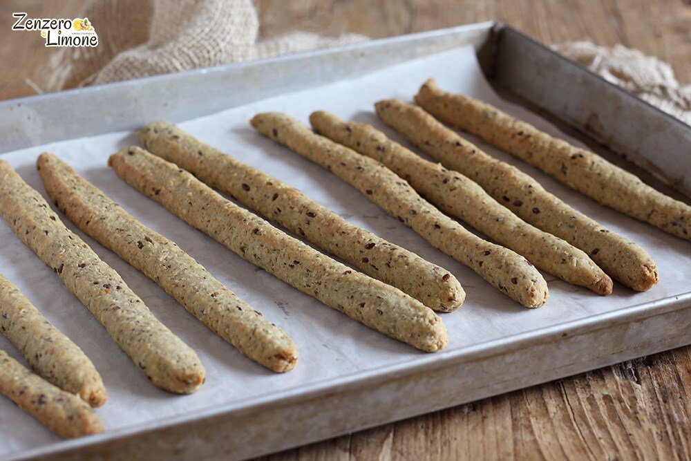 Palitos de pan caseros con semillas variadas