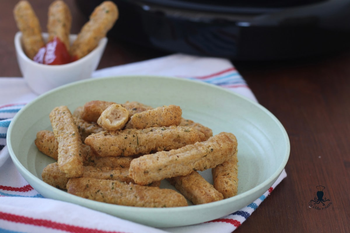 Palitos de pollo congelados, cocinados en la Turbo Cuisine & Fry de Moulinex