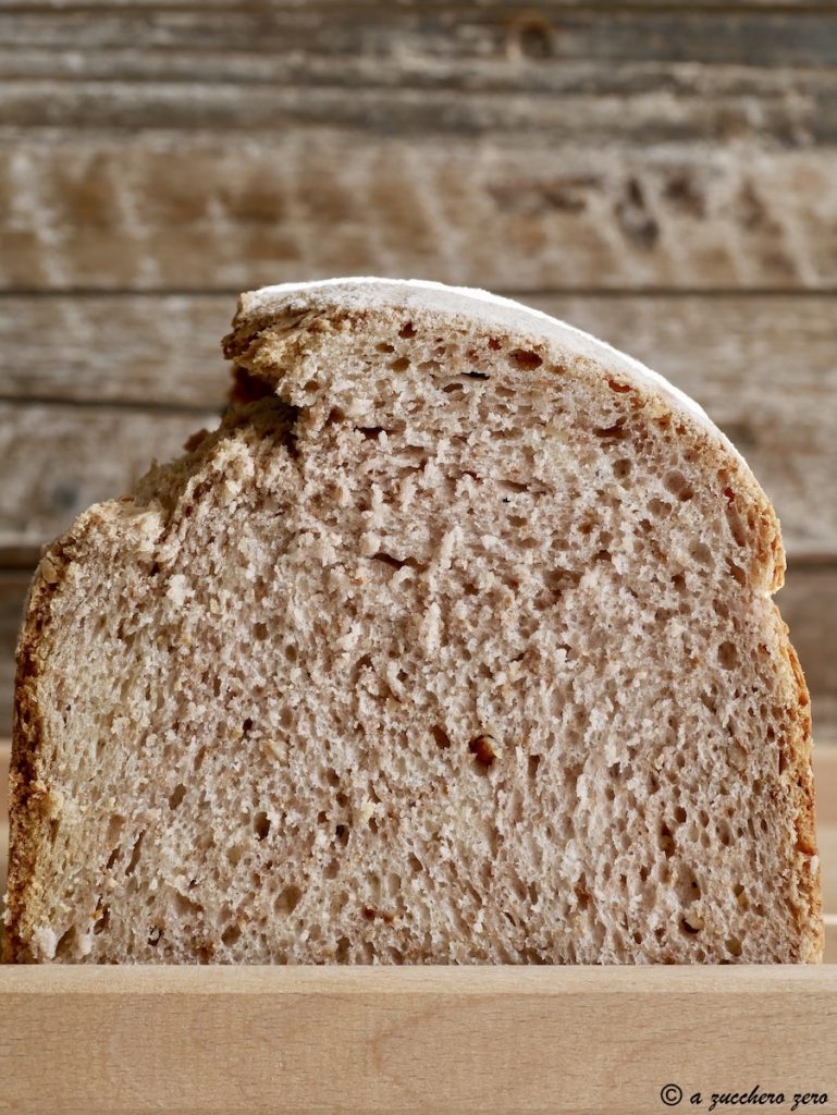 Pan semiintegral con nueces en máquina de pan método poolish