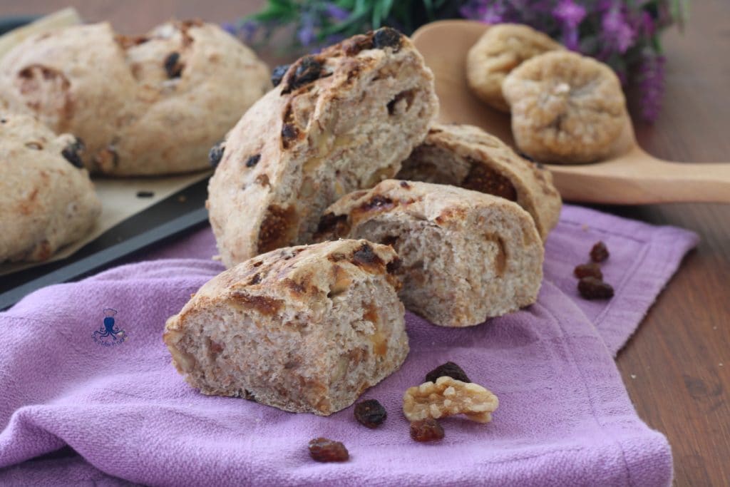 Panecillos integrales con castañas y frutos secos en freidora de aire