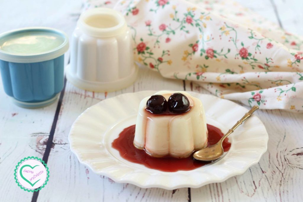 Panna cotta con guindas