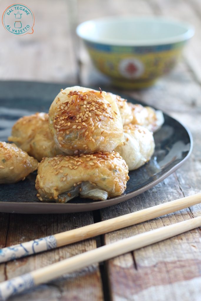 Paquetitos de arroz rellenos de pollo en freidora de aire
