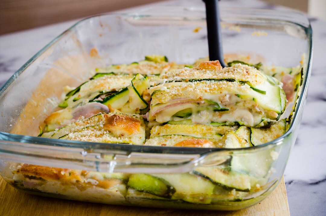 Parmigiana de calabacín blanca con calabacines crudos, ¡buenísima!