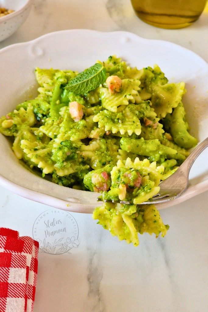 Cómo preparar la Pasta Cremosa con Brócoli, Panceta y Piñones: receta sabrosa y rápida