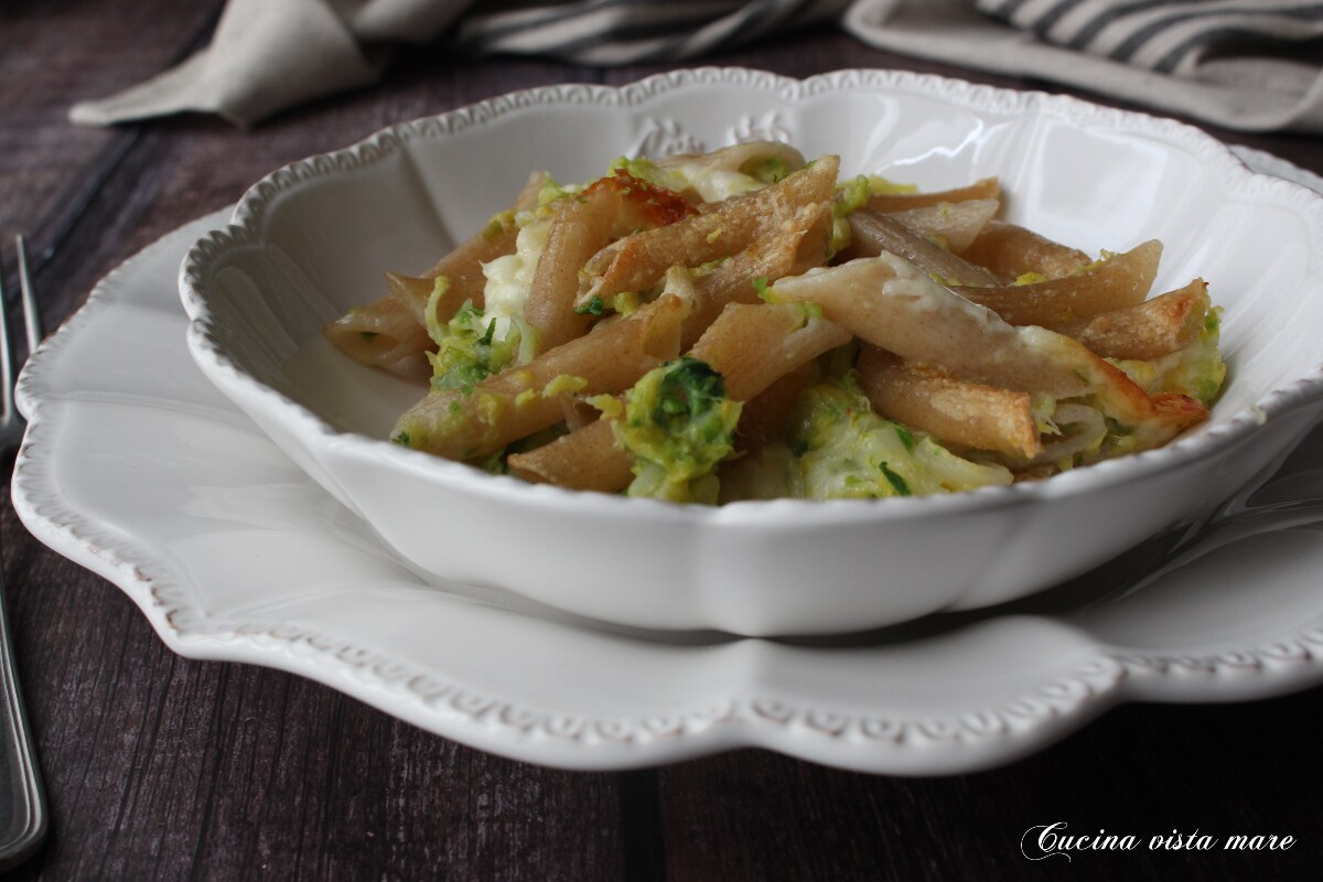 Pasta al horno con col rizada y asiago