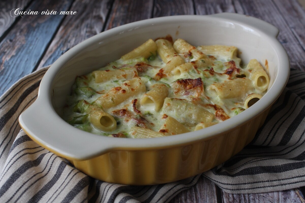 Pasta al horno espárragos y guanciale