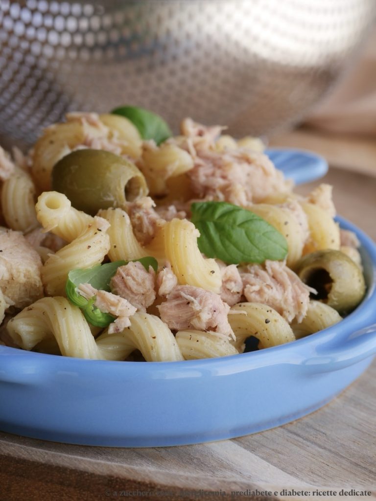 Pasta con atún enlatado rápida con atún enlatado ligero