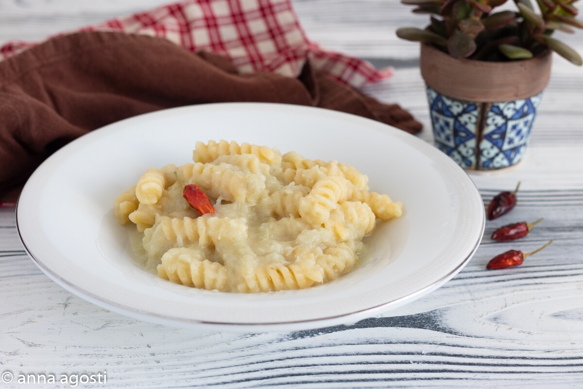 Pasta con crema de espárragos blancos