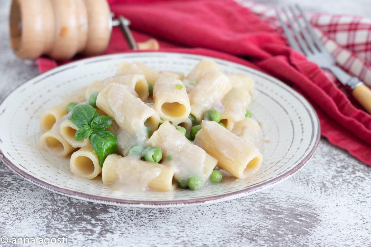 Pasta con Crema de Patatas y Guisantes