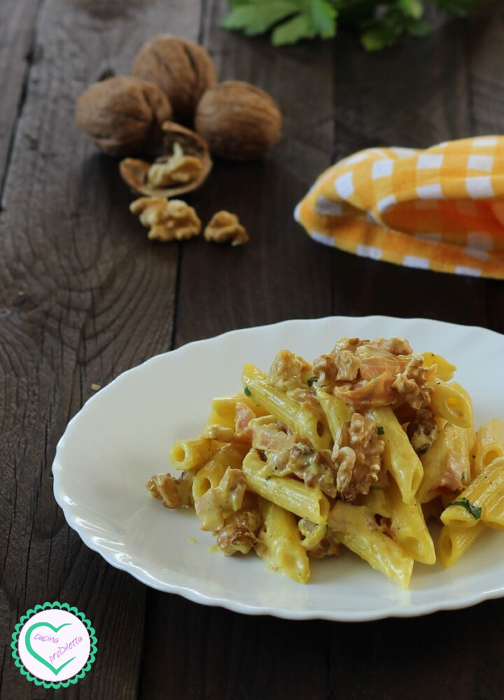 Pasta con nueces y azafrán
