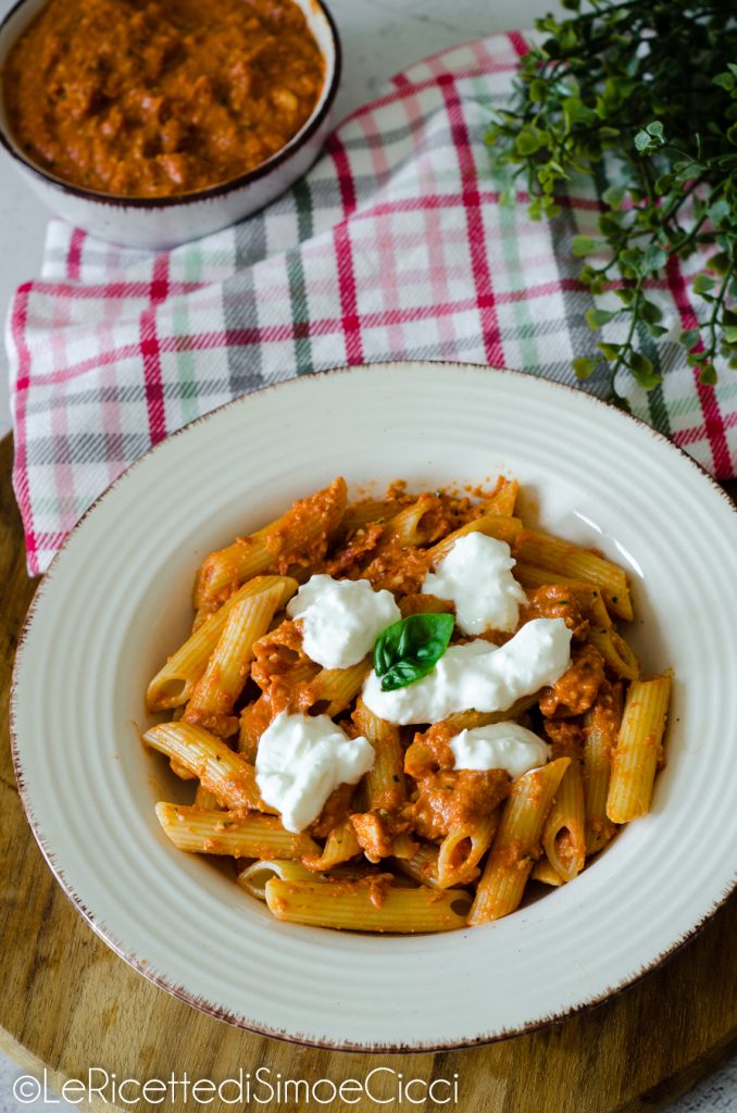 Pasta con pesto rojo