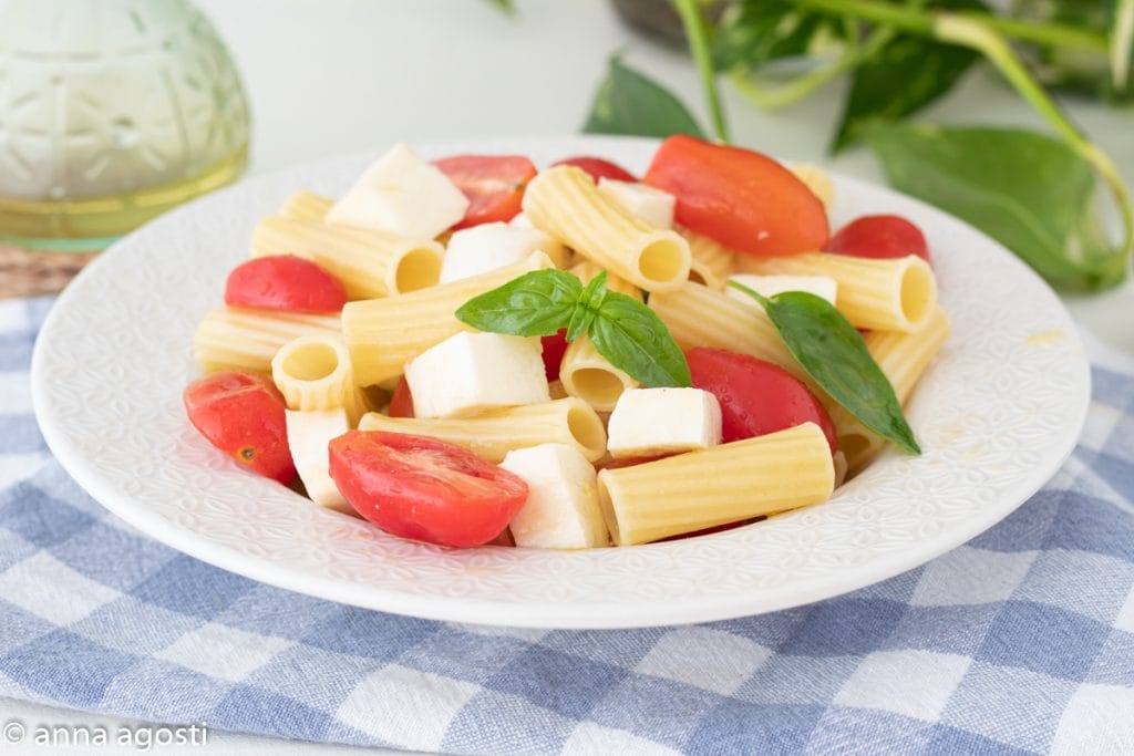 Pasta fría a la Caprese