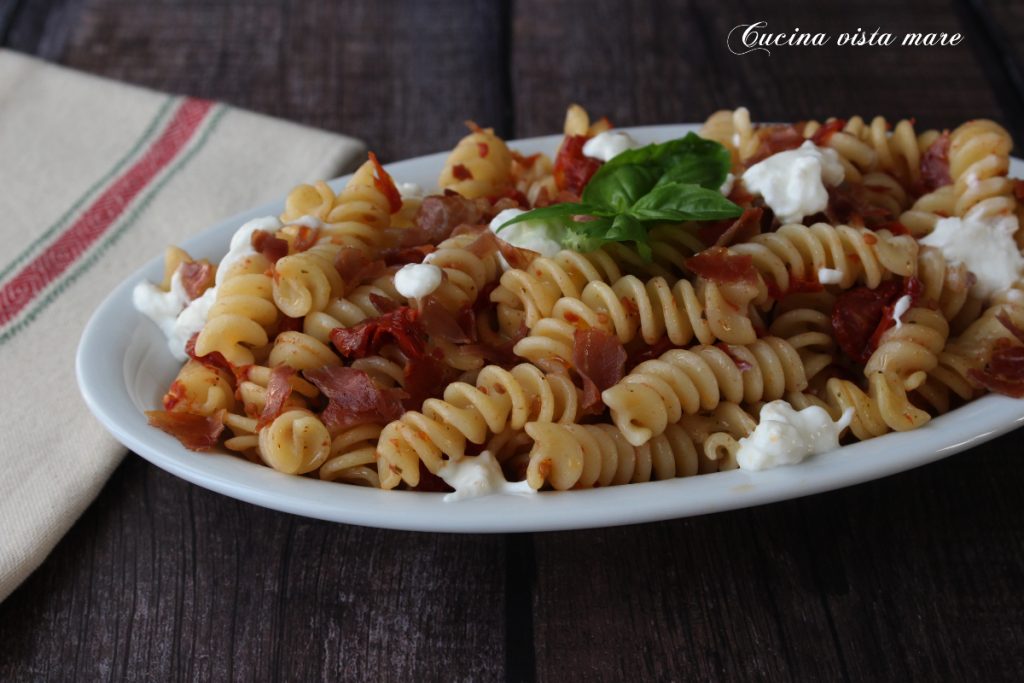 Pasta fría con tomates secos Cocina vista al mar