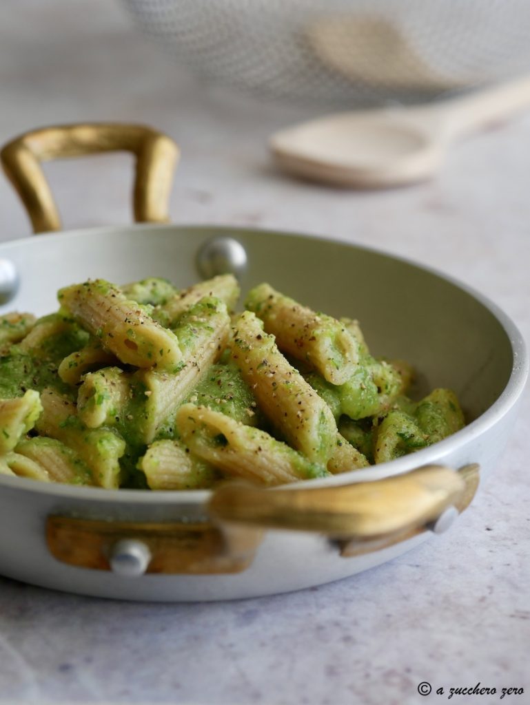 Pasta integral con crema de calabacín ligera