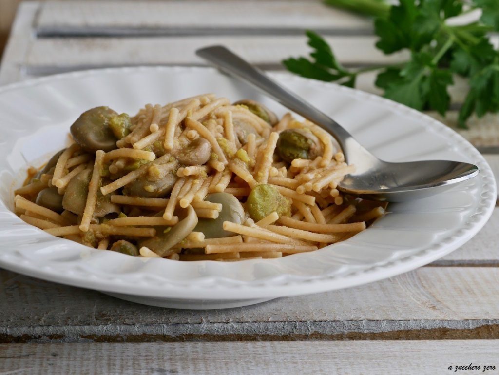Pasta integral con habas frescas