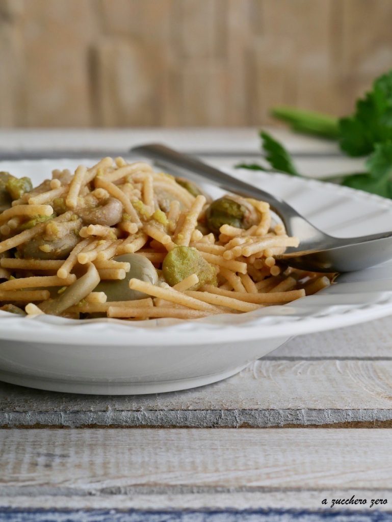 Pasta integral con habas frescas