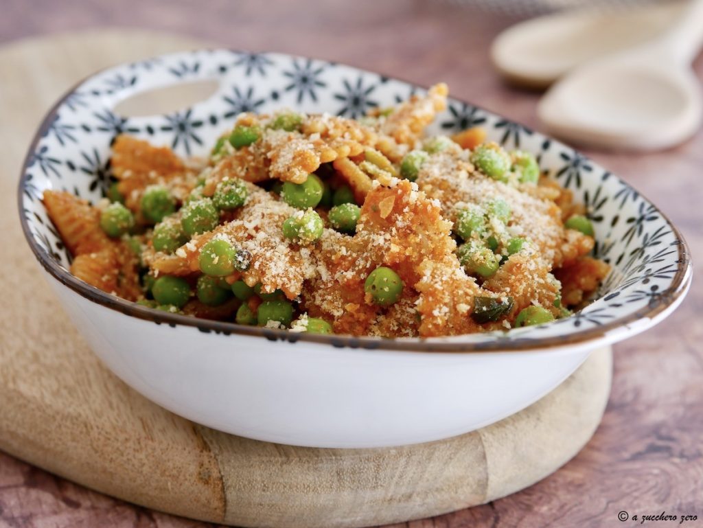 Pasta integral con salsa y guisantes o pasta ca' nnocca