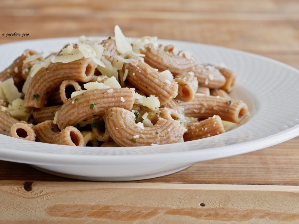 Pasta integral con setas porcini y grana