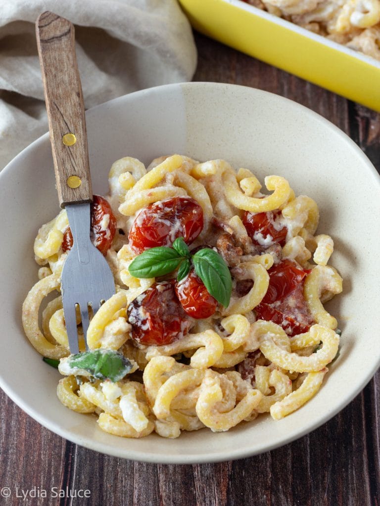 Pasta con tomatitos asados, guanciale y ricota