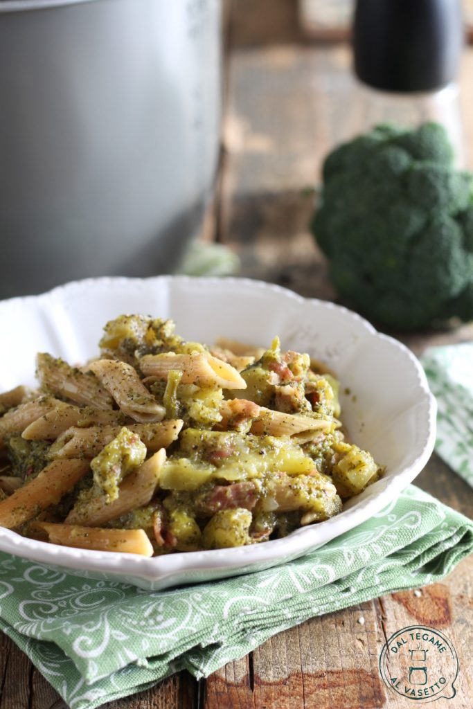Pasta y brócoli en la multicooker