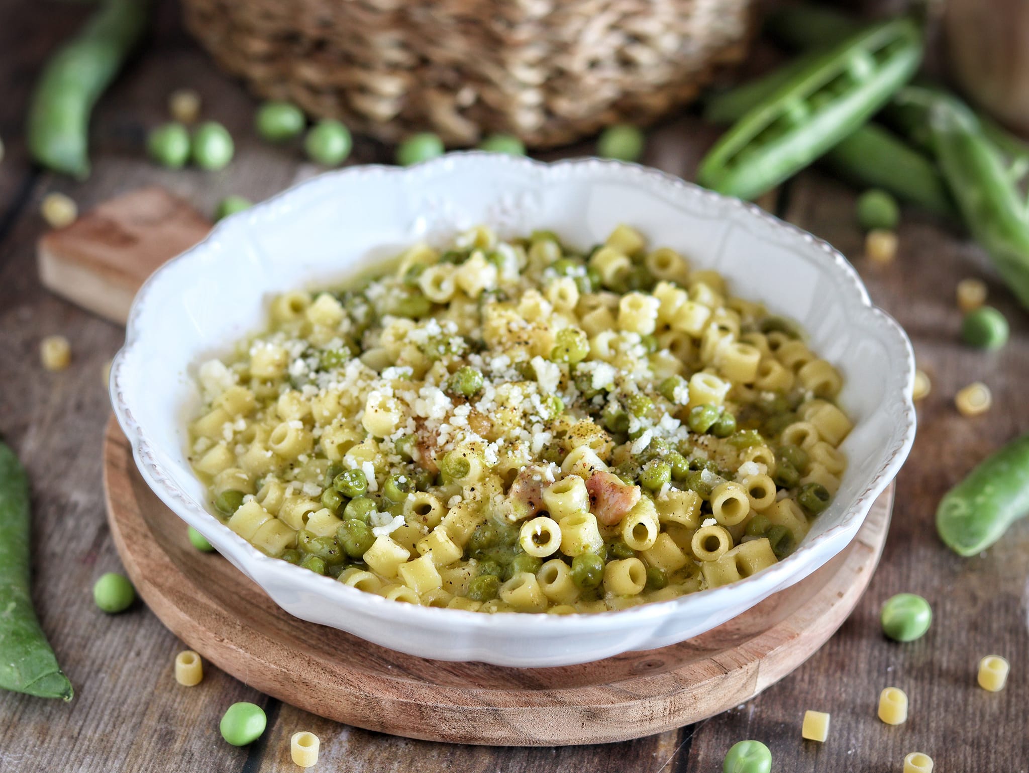 Pasta y guisantes a la napolitana