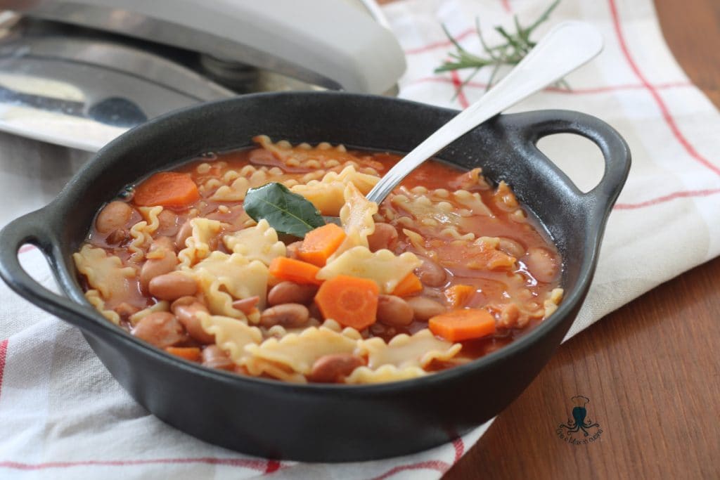 Pasta y judías en olla a presión