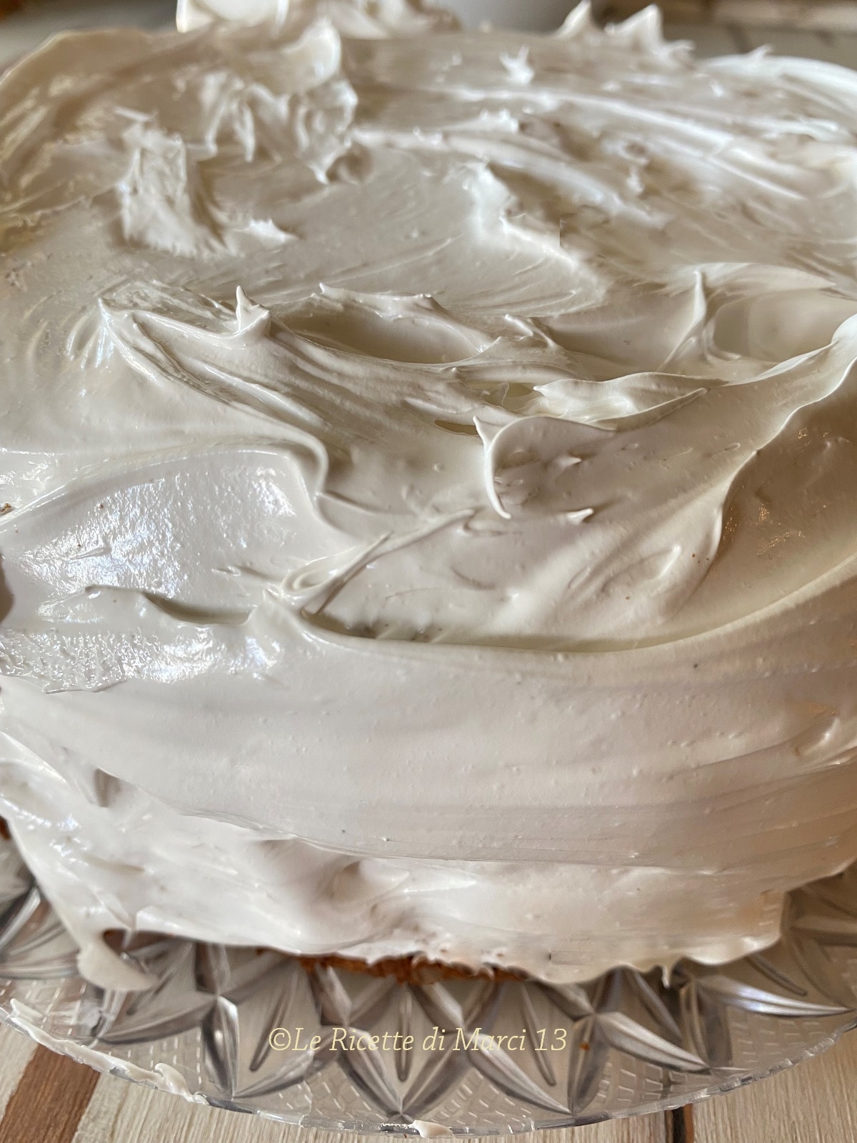 Pastel Blanco aterciopelado con merengue. ¡La receta perfecta!