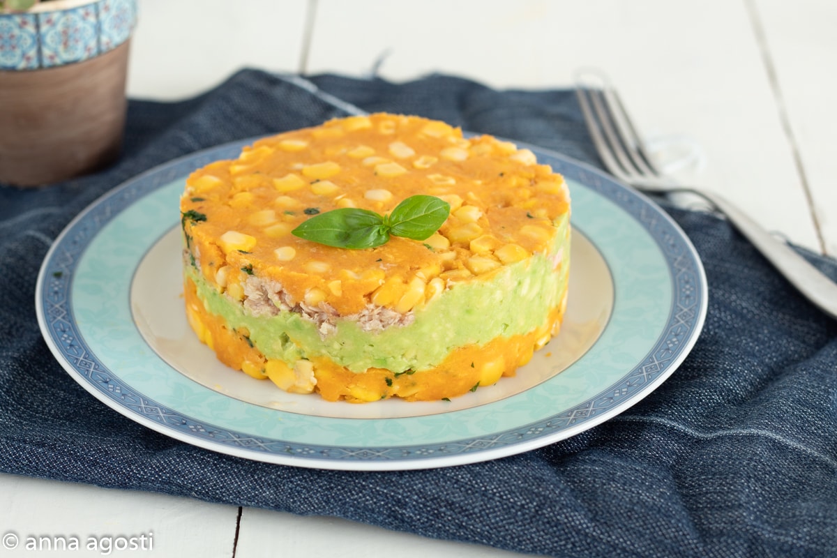 Pastel de Patatas Rojas, aguacate y Atún