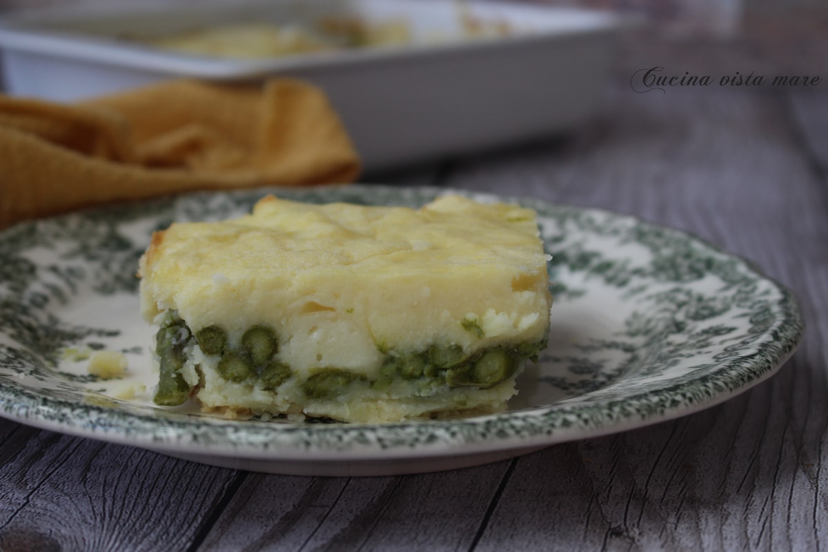 Pastel de patatas y espárragos