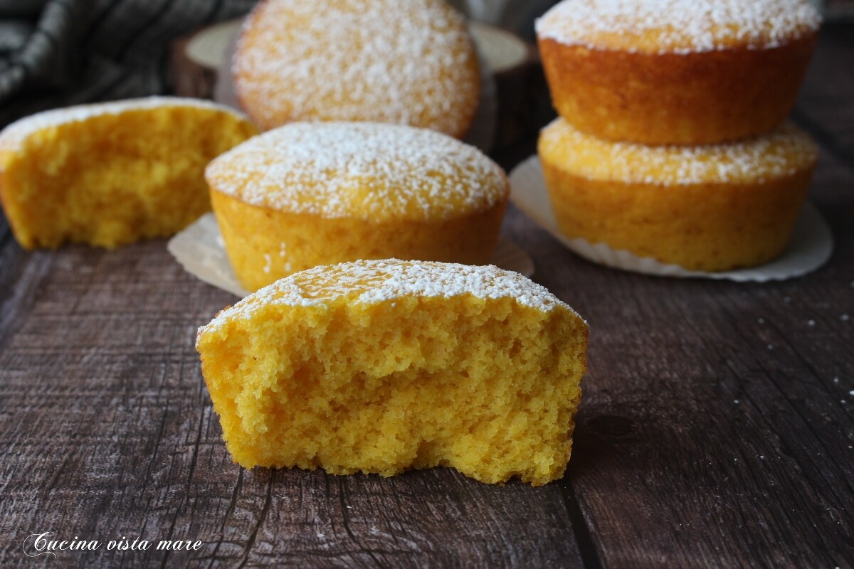 Pastelitos suaves de zanahoria y naranja