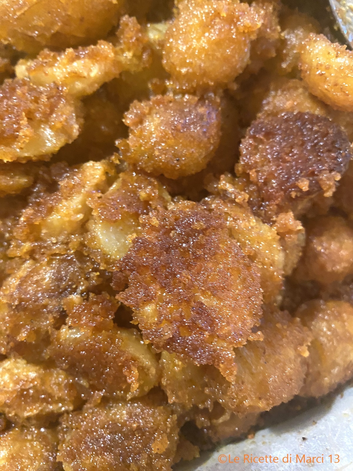 Patatas nuevas crujientísimas al horno, con ajo y pimentón. Receta fácil y rápida