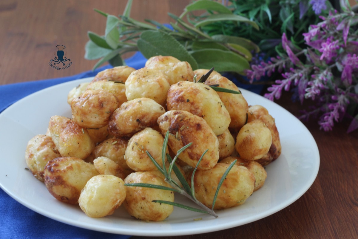 Patatas nuevas en freidora de aire
