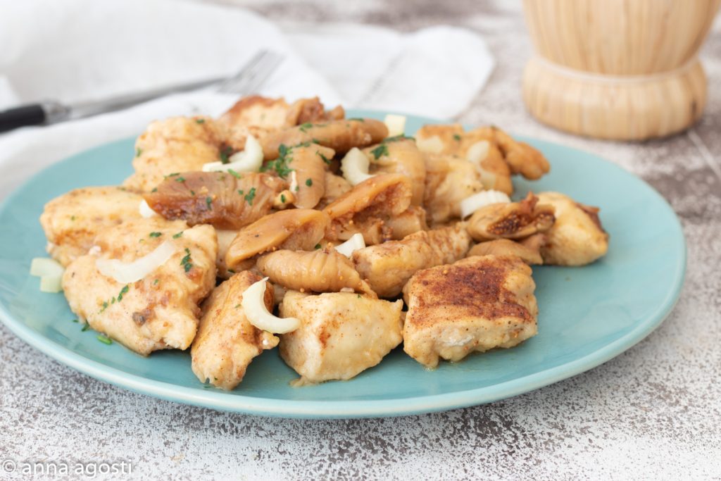 Pechuga de pollo con higos en sartén